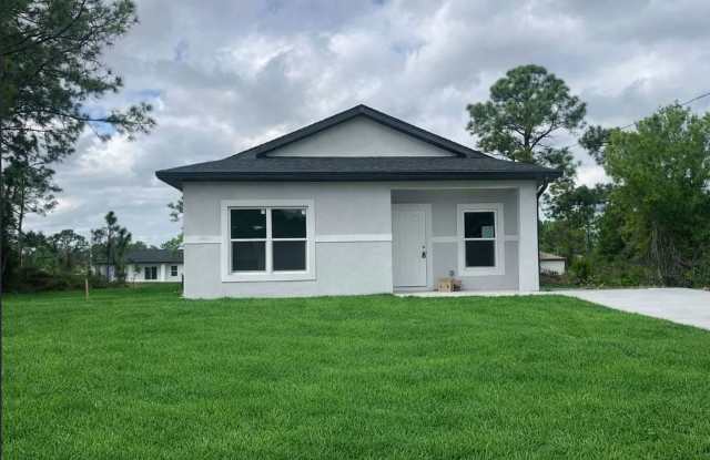 2-bed/ 1-bath single home in the quiet and peaceful Alva! photos photos