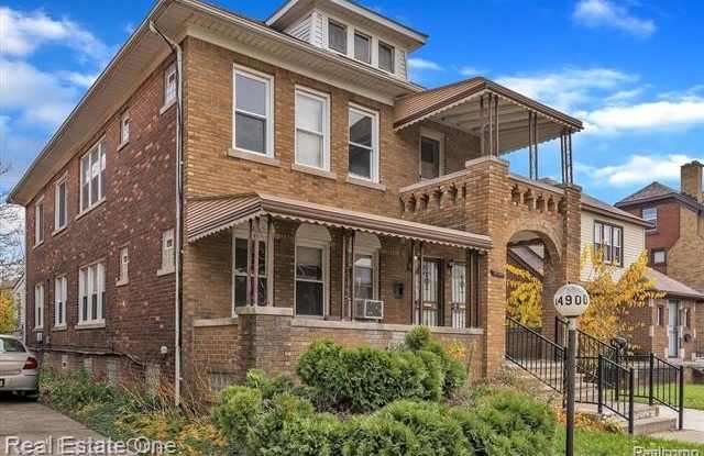 14900 PETOSKEY Avenue photos photos