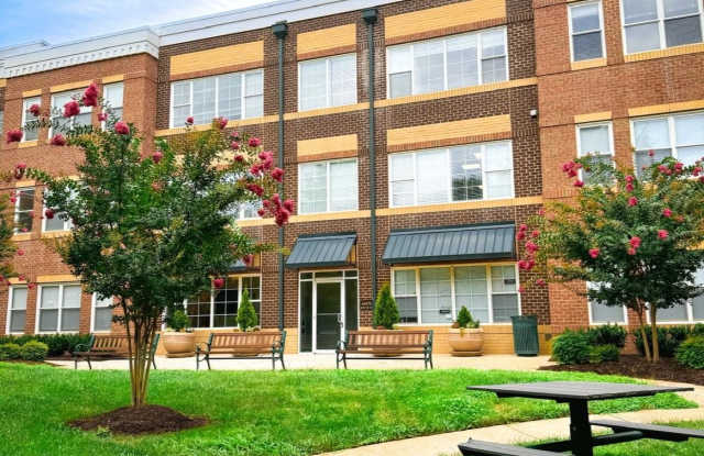 44075 PIPELINE Plaza unit: 110 photos photos