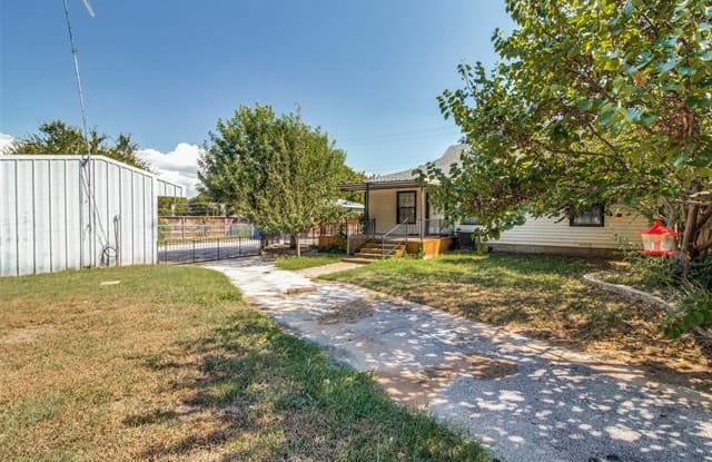 305 S Main Street - 305 South Main Street, Aubrey, TX 76227