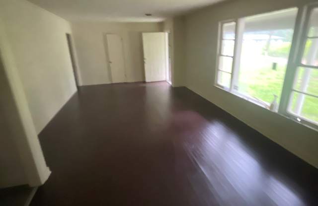 925 Oleander Avenue- NEW Gallery 3