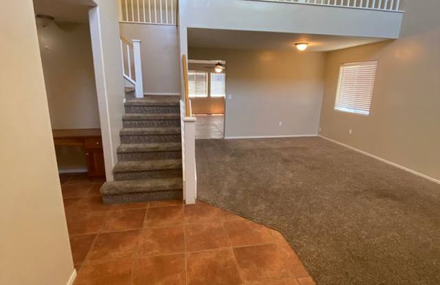 Amazing 5 Bedroom home! MOVE IN SPECIAL Gallery 4