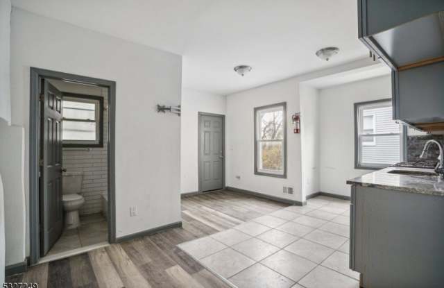 143 Valley Rd Unit 1R Gallery 4