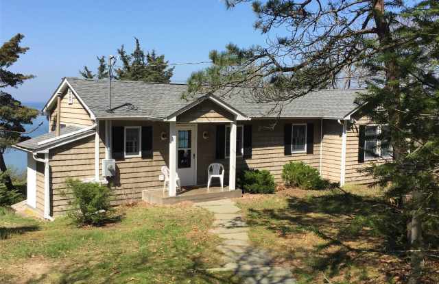 8 Old North Highway - 8 Old North Hwy, Hampton Bays, NY 11946
