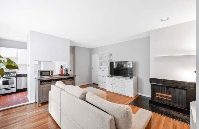 Capitol Hill Two-Bedroom | Southern Light | All Utilities Included Gallery 3