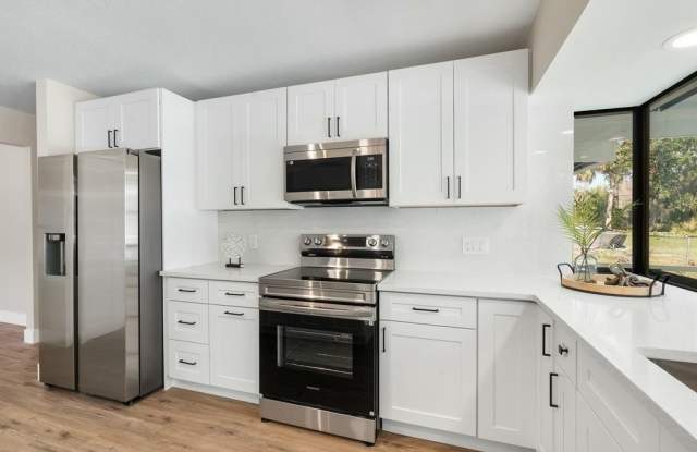 210 SE Crosspoint Drive photos photos