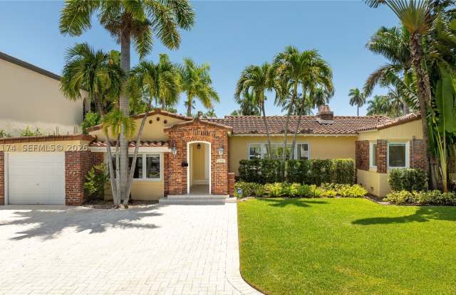 330 Coconut Isle Dr Gallery 2