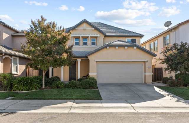 MOVE IN SPECIAL!! Stunning 3/2.5 + Loft Natomas Gem! Please read entire ad below for viewings! - 5208 Sun Chaser Way, Sacramento, CA 95835