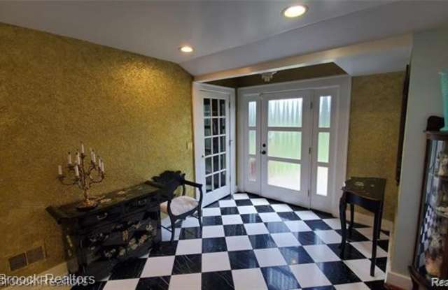 7375 PARKSTONE Lane Gallery 2