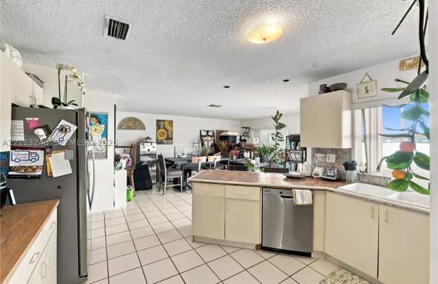 762 NW 123rd Ct Gallery 3