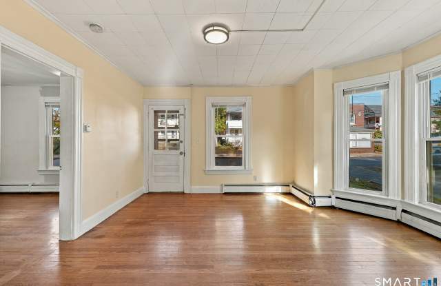 31 Wolcott Avenue Gallery 3
