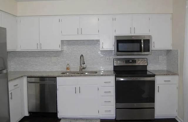 Room in 2 Bedroom Home at Fargo St photos photos