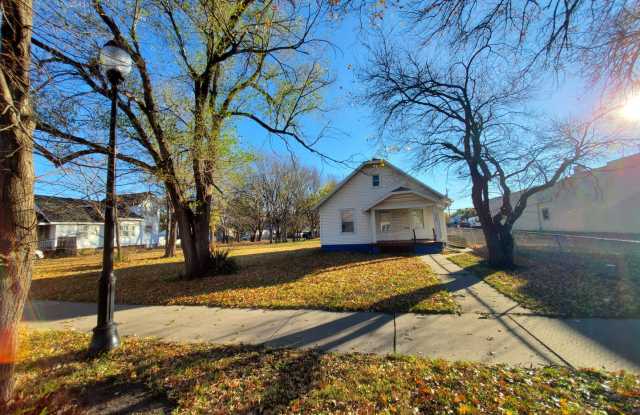 Great Central location home!  - Nice home with appliances. Close to Washburn University Gallery 3