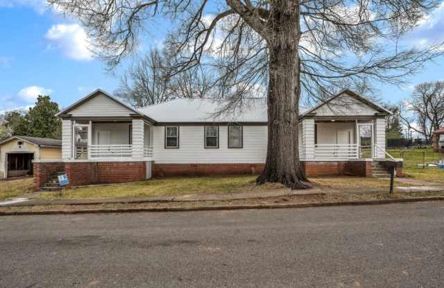 Spacious 2-Bedroom Duplex in Talladega – Modern Comfort for Just $850/Month! - 210 Alvin Street, Talladega, AL 35160 Spacious 2-Bedroom Duplex in Talladega – Modern Comfort for Just $850/Month! - 210 Alvin Street, Talladega, AL 35160