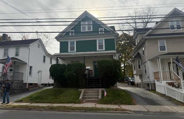 49 Lake Avenue unit: 2 photos photos