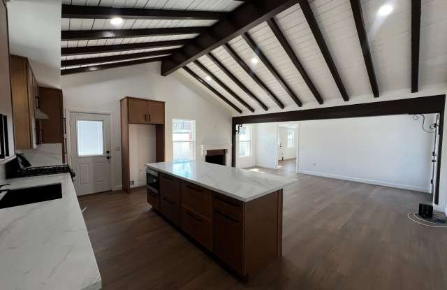 Completely Remodeled 5 Bedroom House for Rent in Anaheim Gallery 4