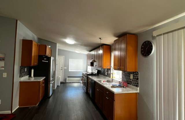Cozy 3 Bedroom in Bellingham! Gallery 3