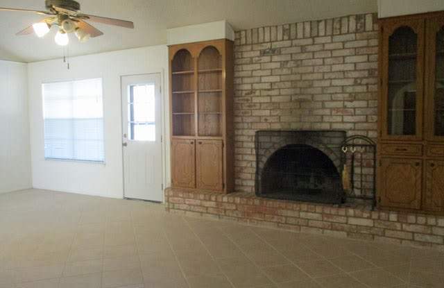 105 Lantana Gallery 2