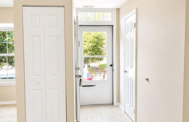 4037 SUMMER HOLLOW Court Gallery 3