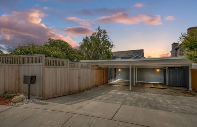 3129 Alki Avenue Southwest Gallery 3