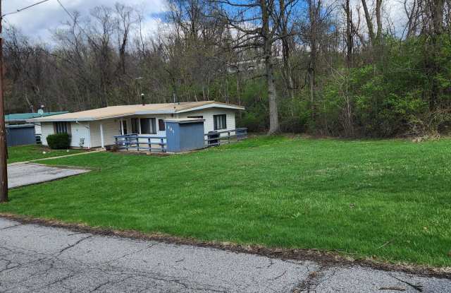 Three bedroom 1.5 house available for rent May 1 2026! Gallery 3