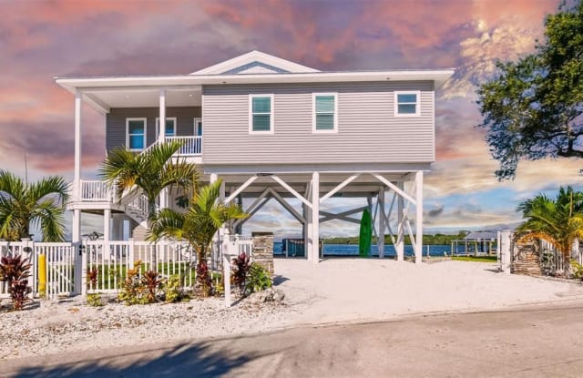 380 BAYSHORE DRIVE - 380 Bayshore Drive, Palm Harbor, FL 34683