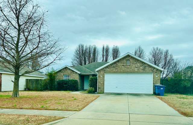 Cozy 3-Bedroom, 2-Bathroom Home in Bentonville photos photos