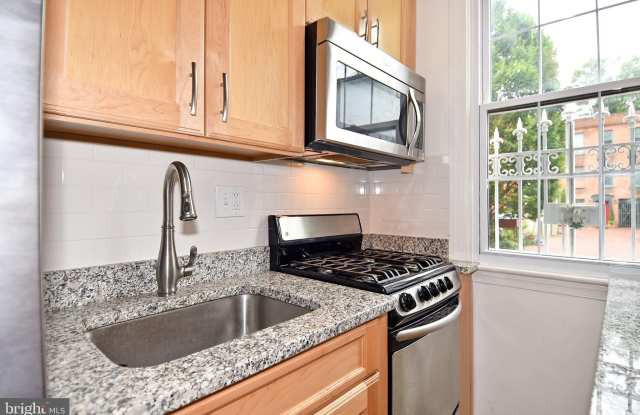915 HUGHES Mews NW Gallery 4