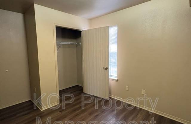 6400 Massard Road - 402 Gallery 4