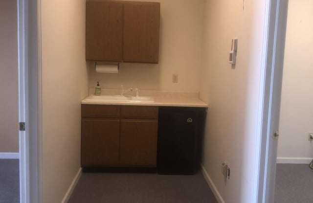 324 East Railroad Avenue - 1 Gallery 4