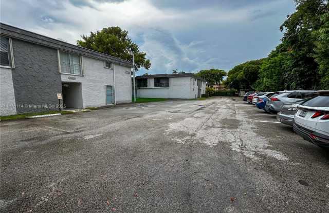 10393 N Kendall Dr - 10393 North Kendall Drive, Kendall, FL 33176