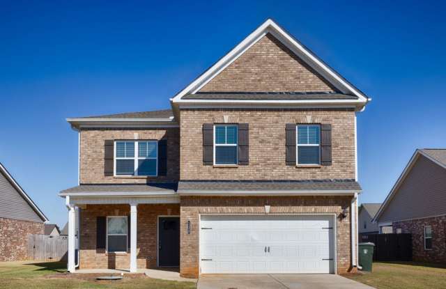 Spacious 4-Bedroom Home with Large Living & Dining Areas Gallery 1