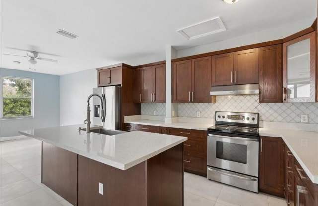 15895 NW 5th St photos photos