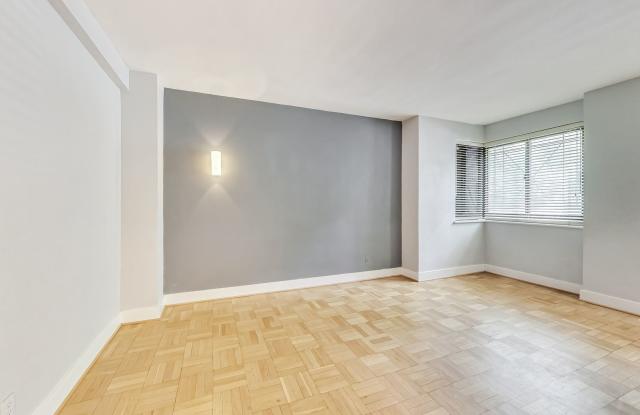 Stylish 1 Bedroom Condo in Foggy Bottom! Gallery 4