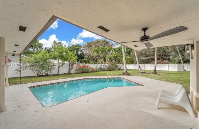 10330 SW 58th Ct Gallery 2