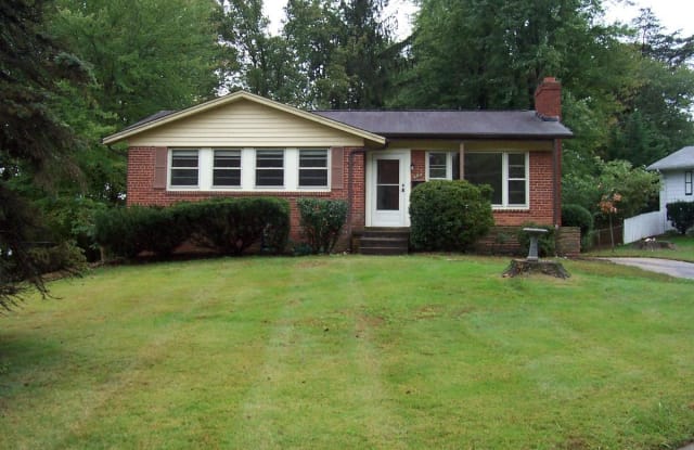 402 YEONAS DRIVE SW - 402 Yeonas Drive Southwest, Vienna, VA 22180
