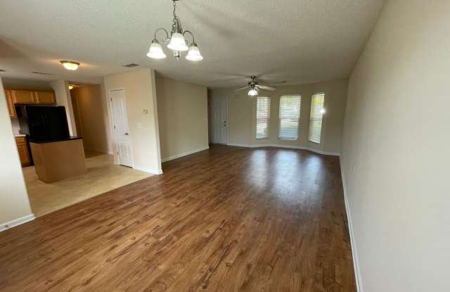 BRIDGEWATER HOME WITH FENCED IN YARD! PRE-LEASING FOR AUGUST 1 2027! SAVE $1,147.50 UPFRONT WHEN YOU SIGN A LEASE TODAY! Gallery 4