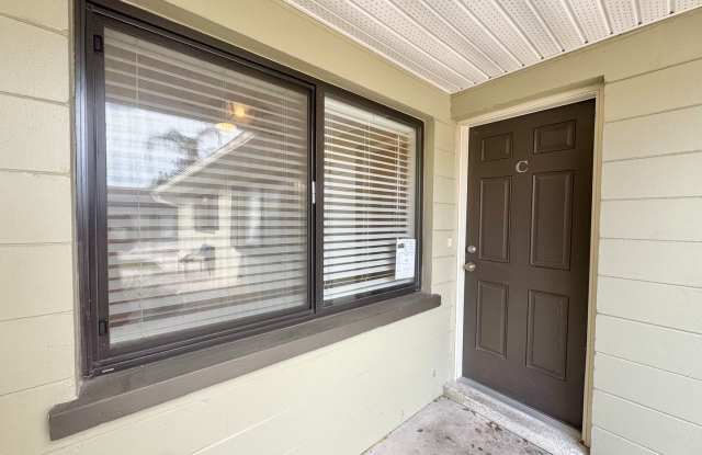 Apartment - Right off Cypress Gardens Blvd! Gallery 3