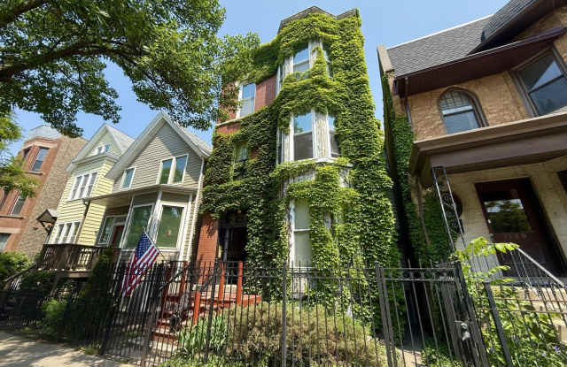1132 W Addison Street photos photos