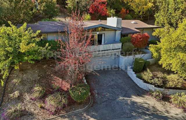 Beautiful 3 bedroom, 2 bath, 2,039 sqft hillside Orinda home available for lease 6/15! photos photos