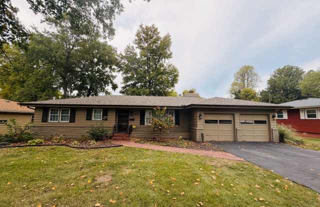 3-Bed, 2-Bath Single-Family Residence with 2-Car Garage Gallery 1