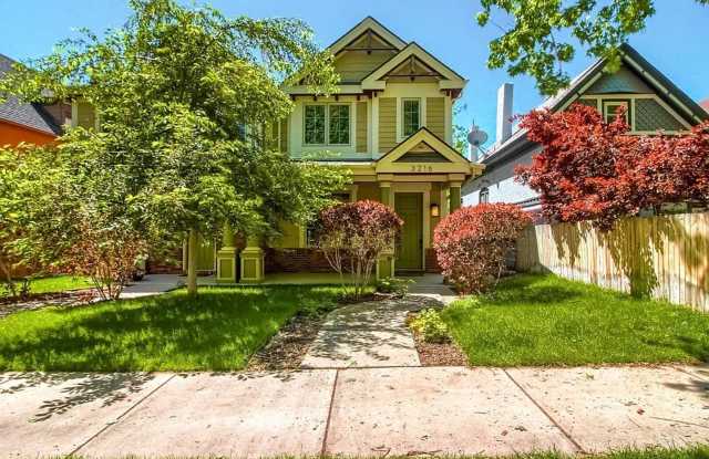 4BD, 3.5BA Highlands Home with Back Yard and 2-Car Garage photos photos 4BD, 3.5BA Highlands Home with Back Yard and 2-Car Garage photos photos