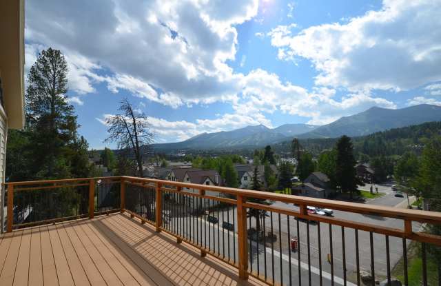 Great Location, Walk to Everything! Updated Condo, Natural Light and Views! Move in special! photos photos