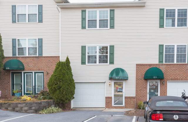 Spacious 3-Bedroom Townhome with Garage in a Prime Harrisonburg Location! photos photos