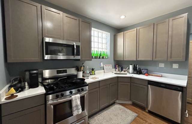 2554 W Eastwood photos photos