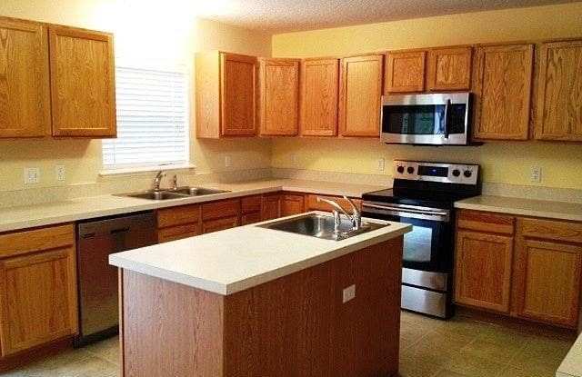 120 King Arthur Ct Gallery 2