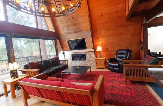 Winter Lease! Pet Friendly January through May 2027 Gallery 4