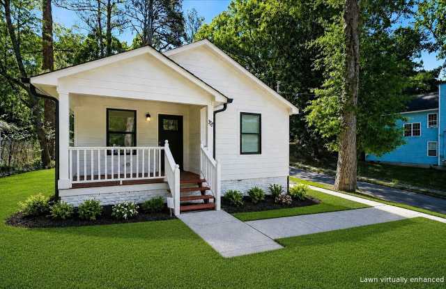 3 Bed and 4 Bath in Atlanta! Gallery 1