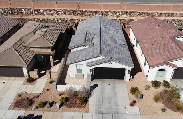 AVAILABLE!! Beautiful Brio Home!  PET FRIENDLY!! Gallery 3
