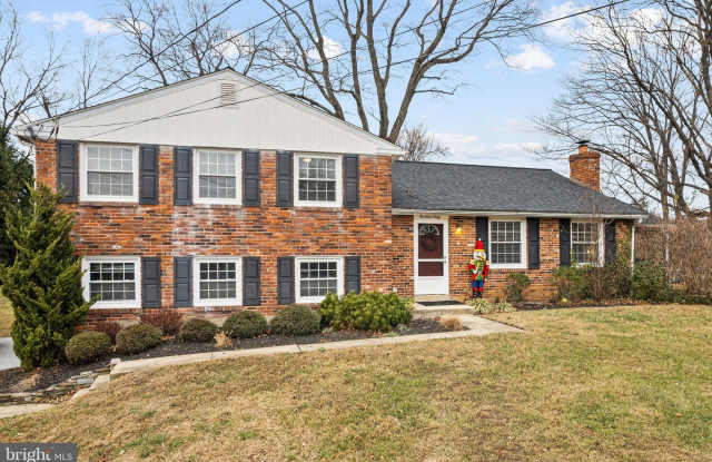 1460 WOODFORD DRIVE Gallery 2